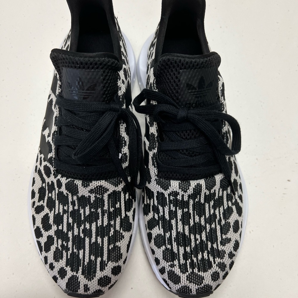 Womens adidas, size 9!